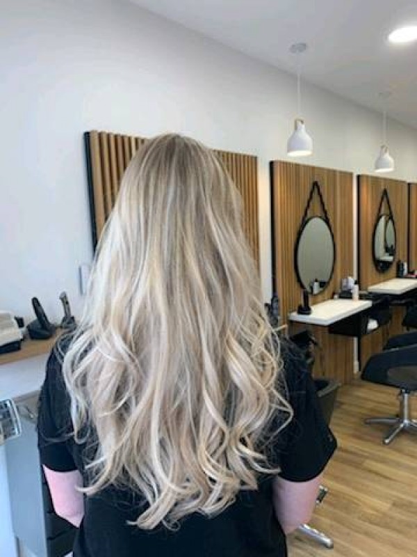 Trouver un salon de coiffure spécialisé dans le blond polaire à Lambersart prés de Lille